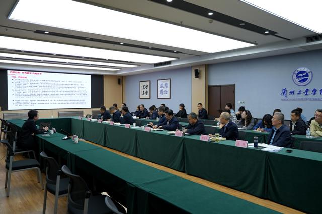学校开展内部控制建设专题报告会